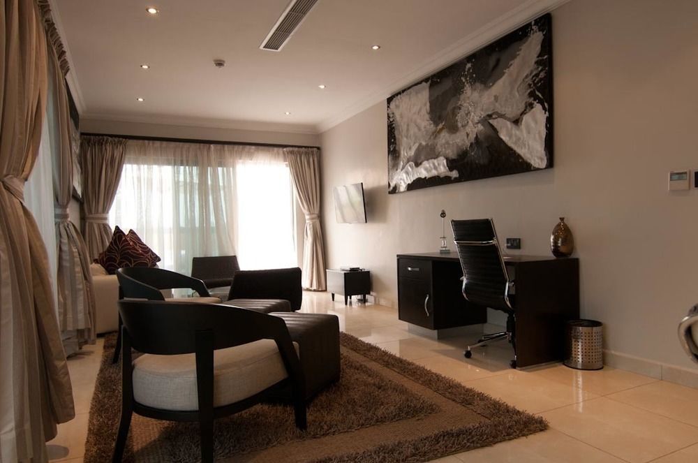 אבוג'ה L'Eola Suites מראה חיצוני תמונה
