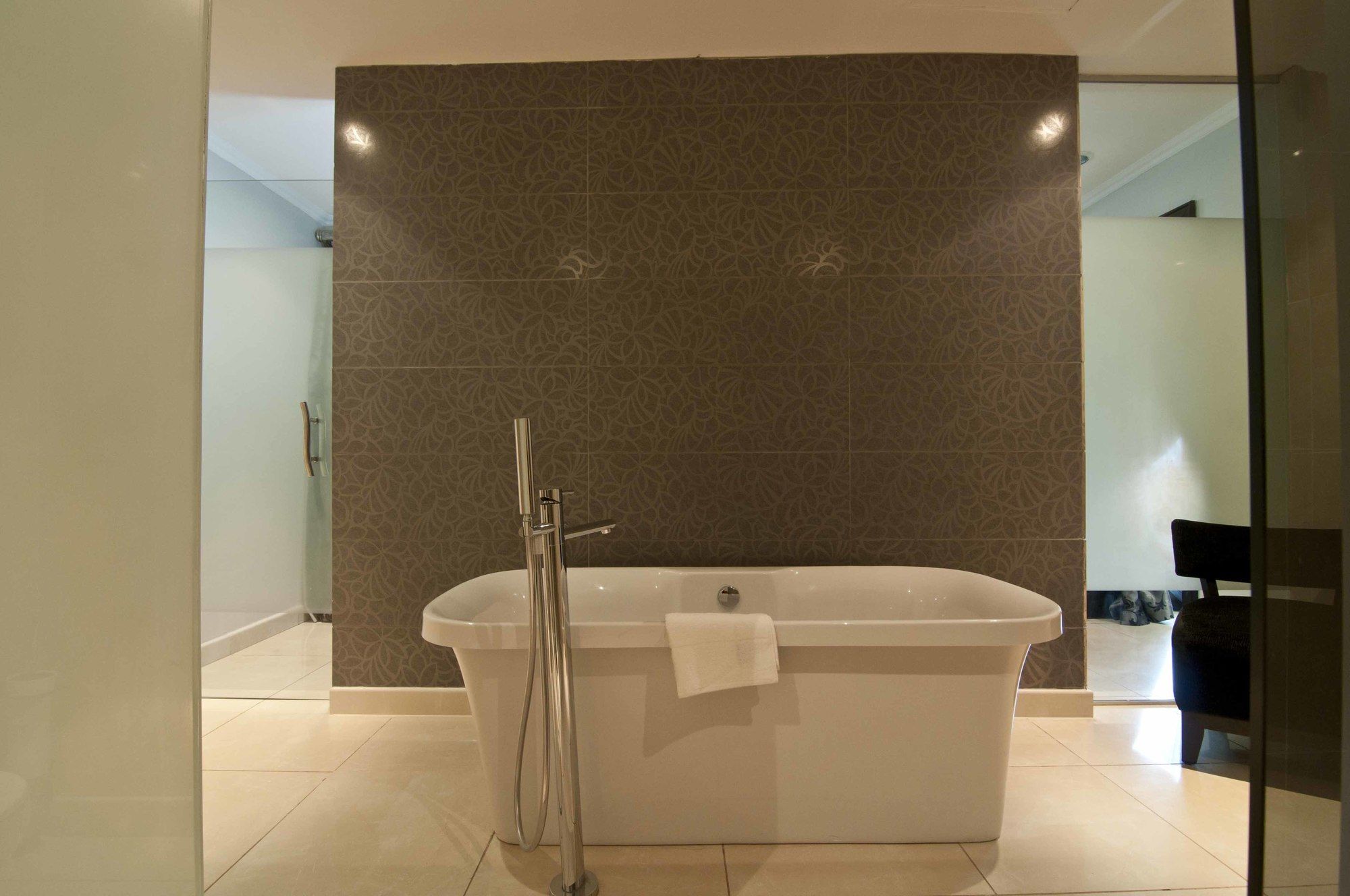 אבוג'ה L'Eola Suites מראה חיצוני תמונה