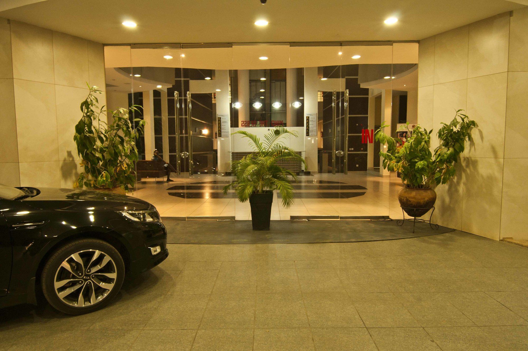 אבוג'ה L'Eola Suites מראה חיצוני תמונה