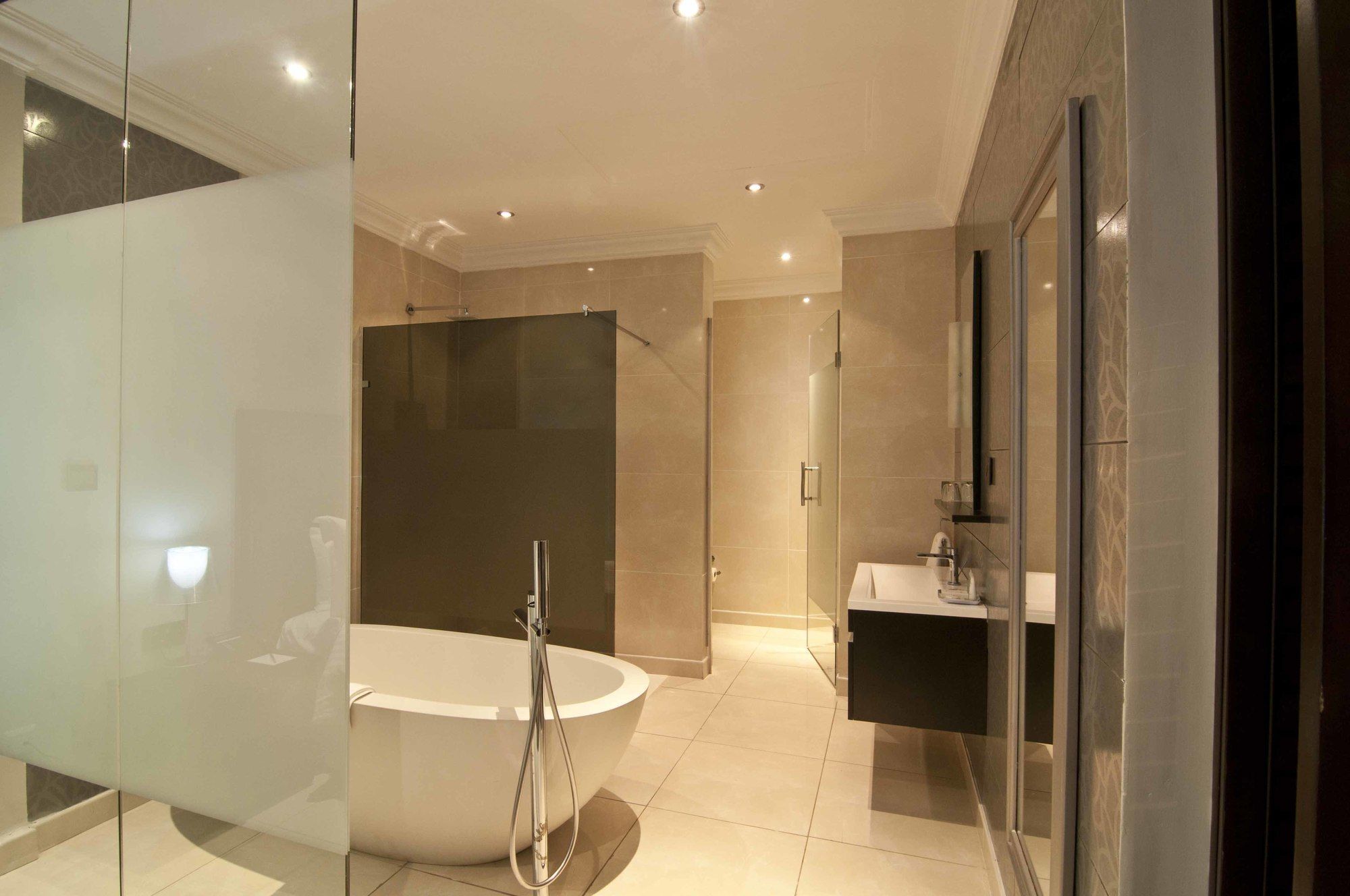 אבוג'ה L'Eola Suites מראה חיצוני תמונה