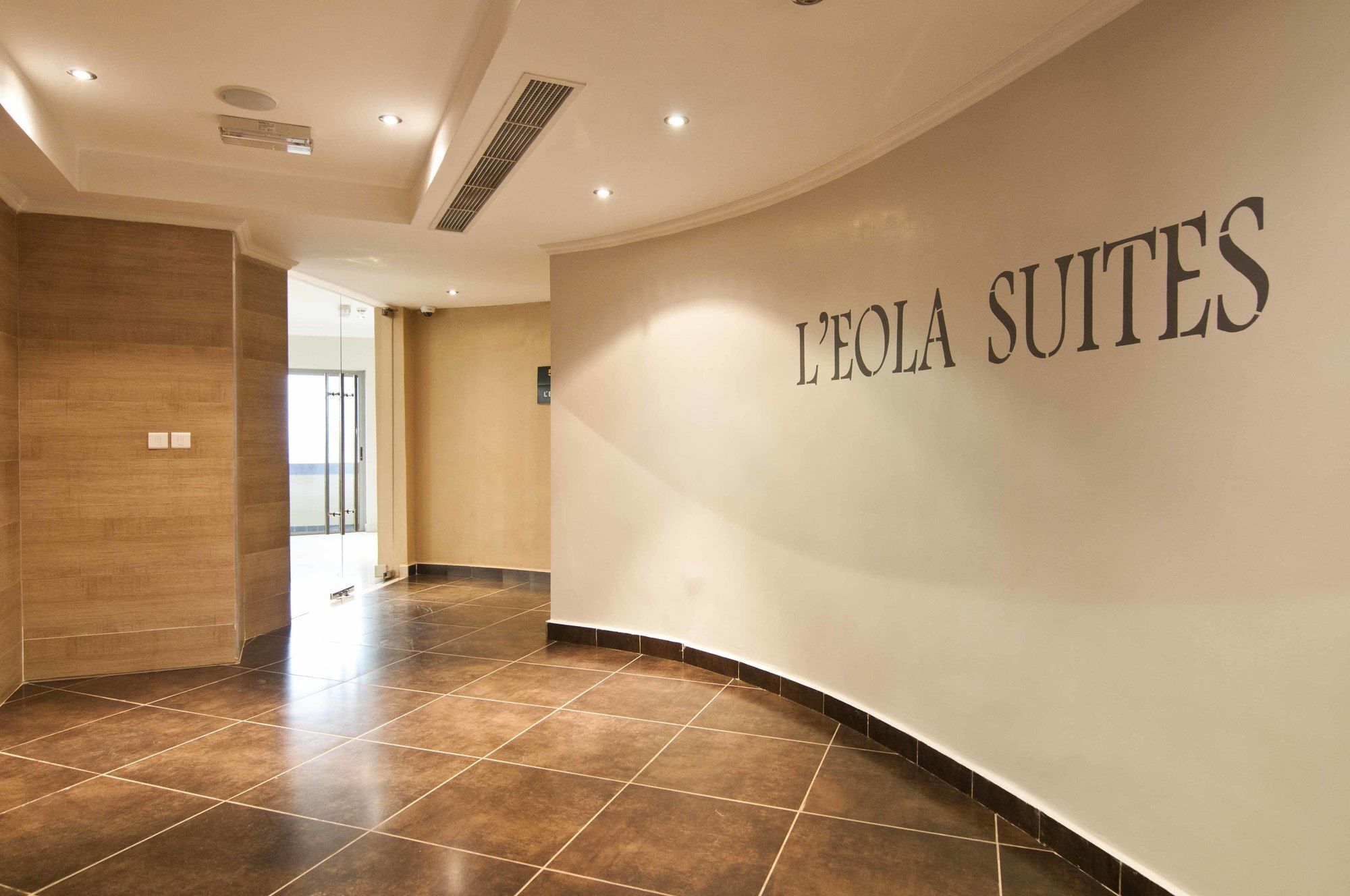 אבוג'ה L'Eola Suites מראה חיצוני תמונה