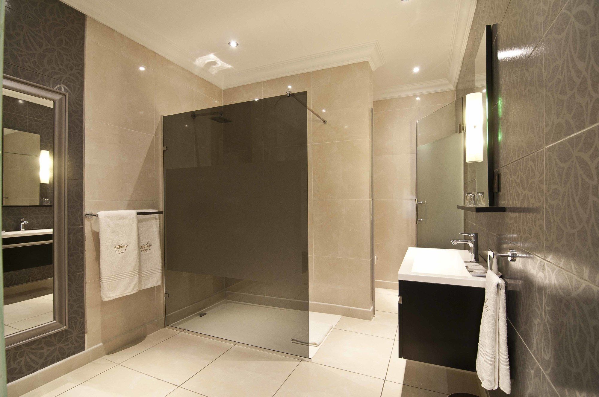 אבוג'ה L'Eola Suites מראה חיצוני תמונה