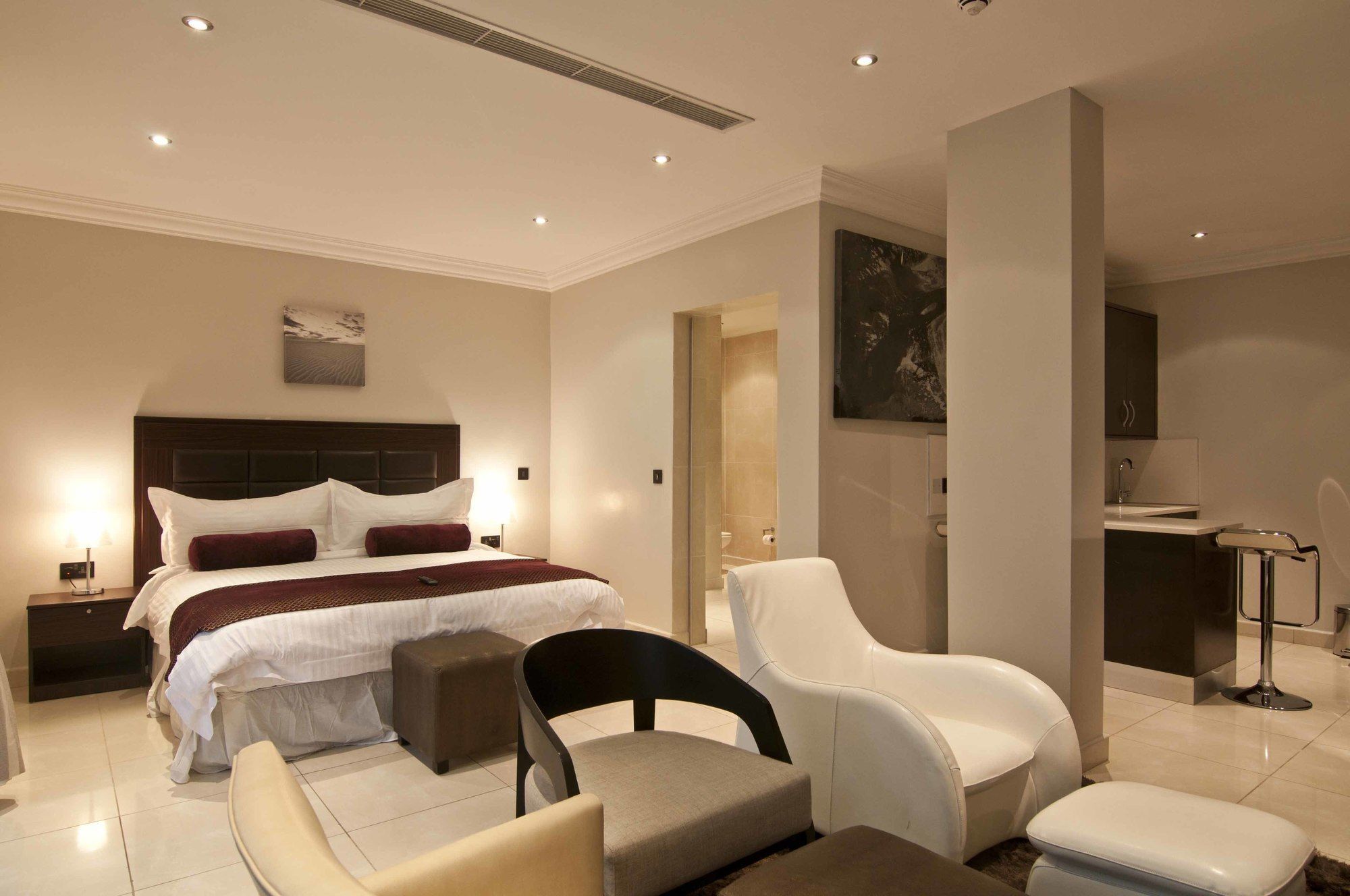 אבוג'ה L'Eola Suites מראה חיצוני תמונה